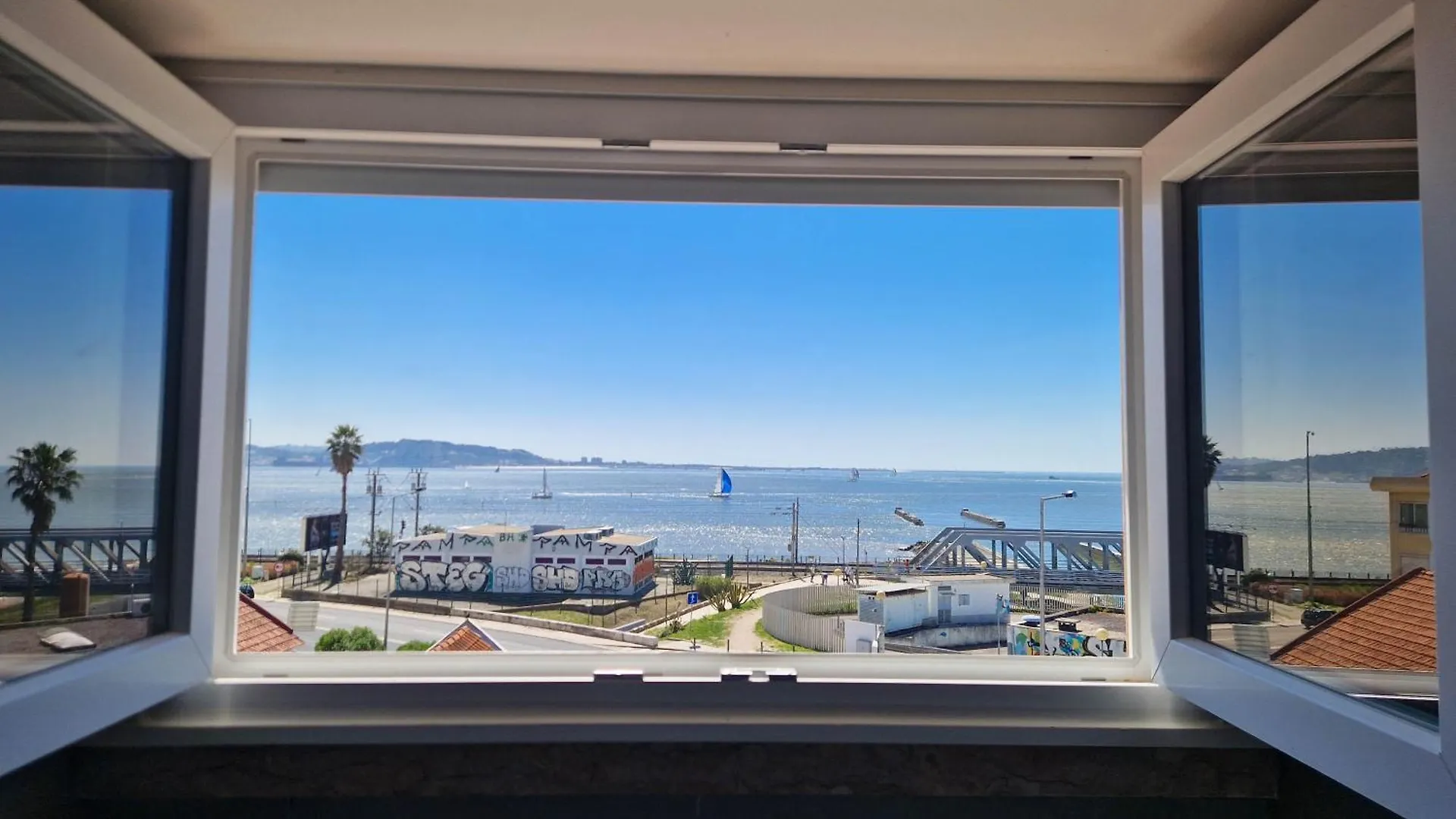 Apartment Riverfront 2 Bedrooms With Balcony Cruz Quebrada Portugal